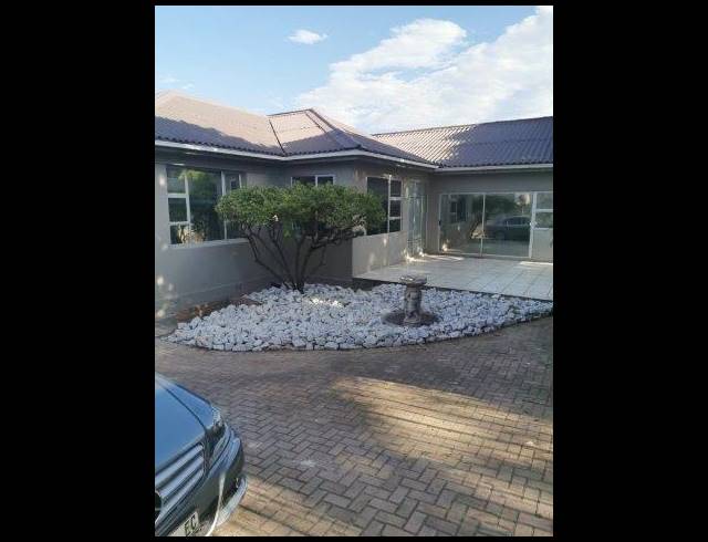 150M² OFFICE RENTED IN NEWTON PARK
